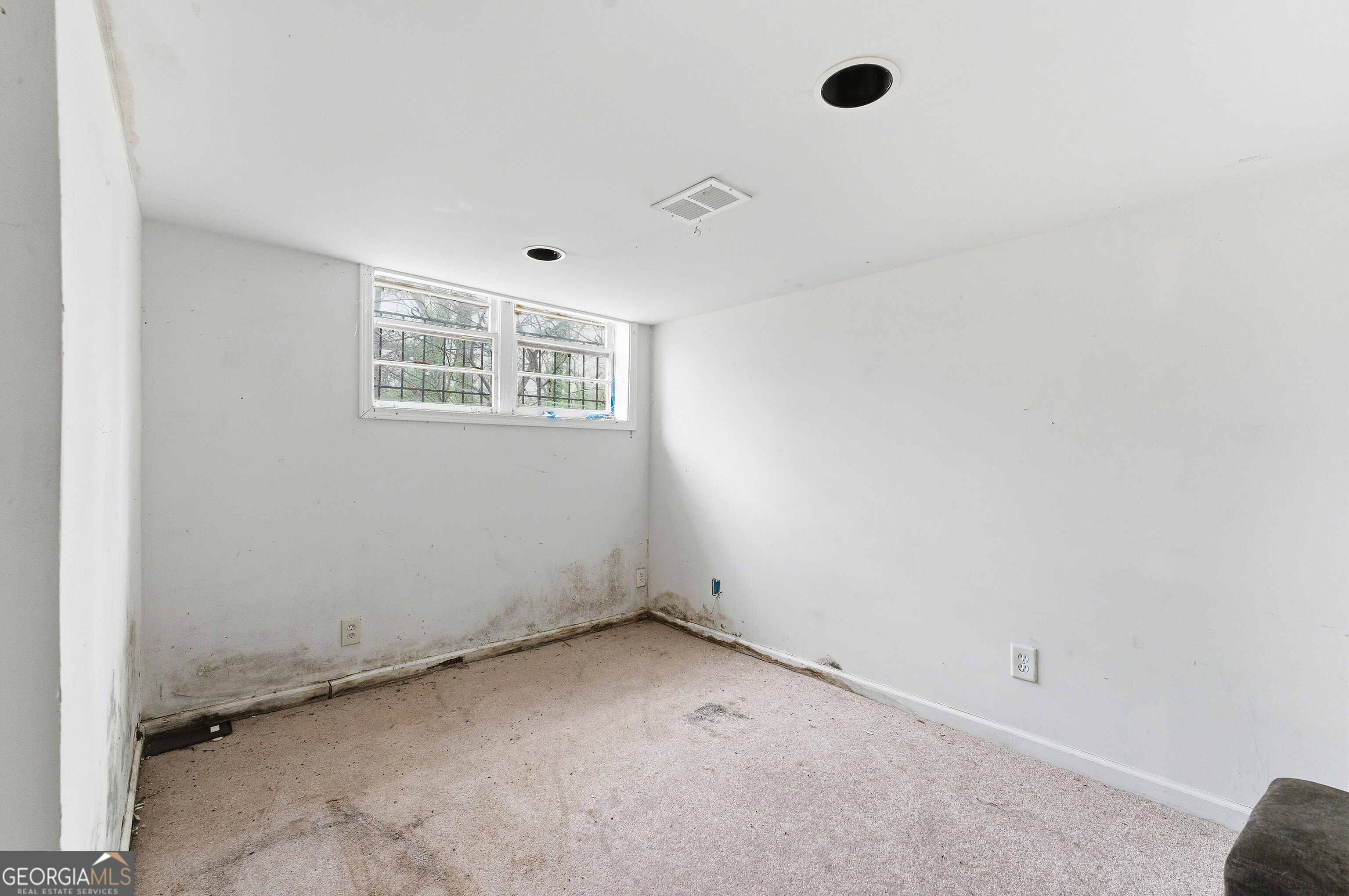 2848 Gresham Rd S East Atlanta, GA 30316 - Photo 13 of 20 an empty room with a window