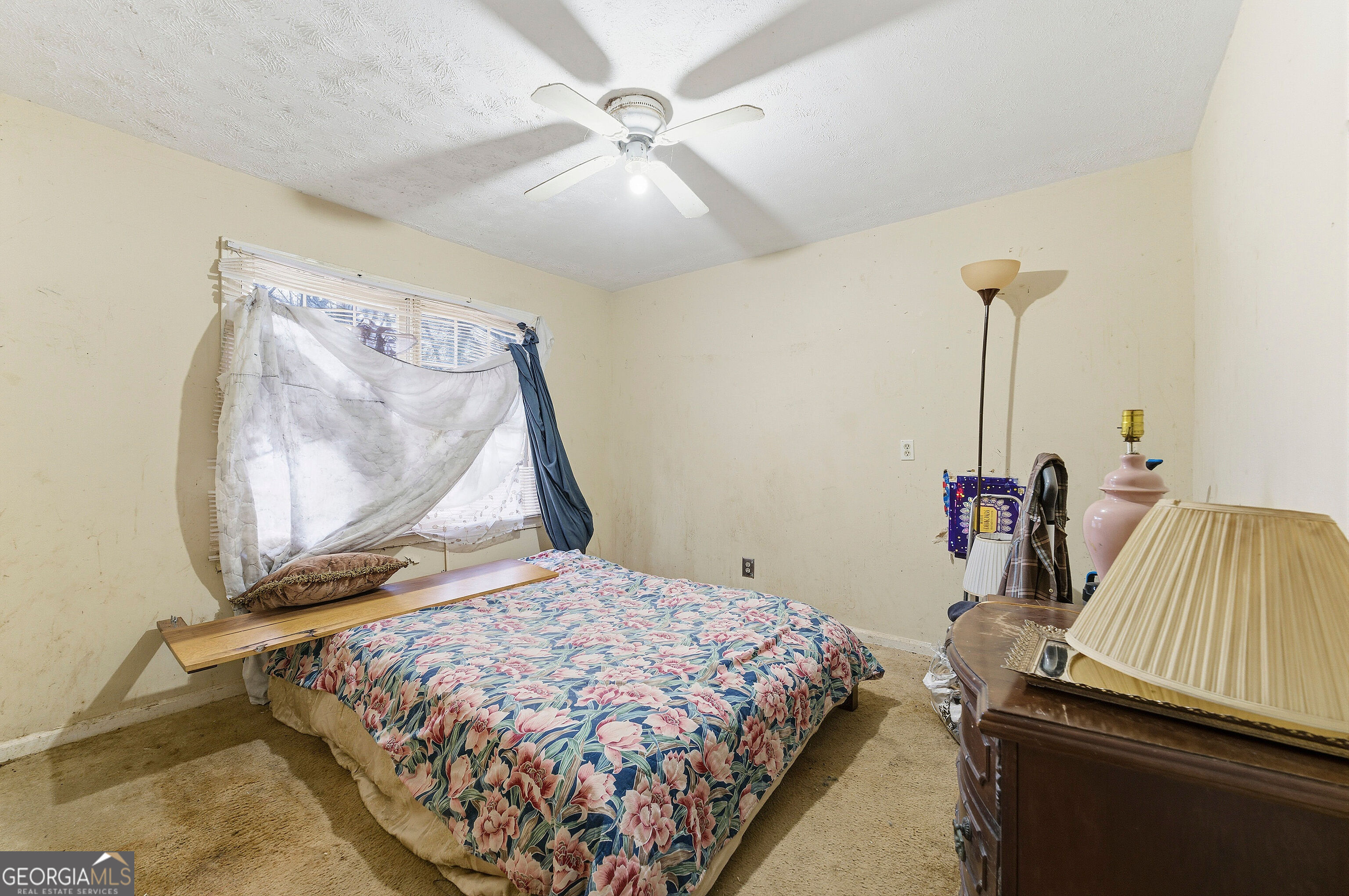 2848 Gresham Rd S East Atlanta, GA 30316 - Photo 7 of 20 a bedroom with a bed and a mirror