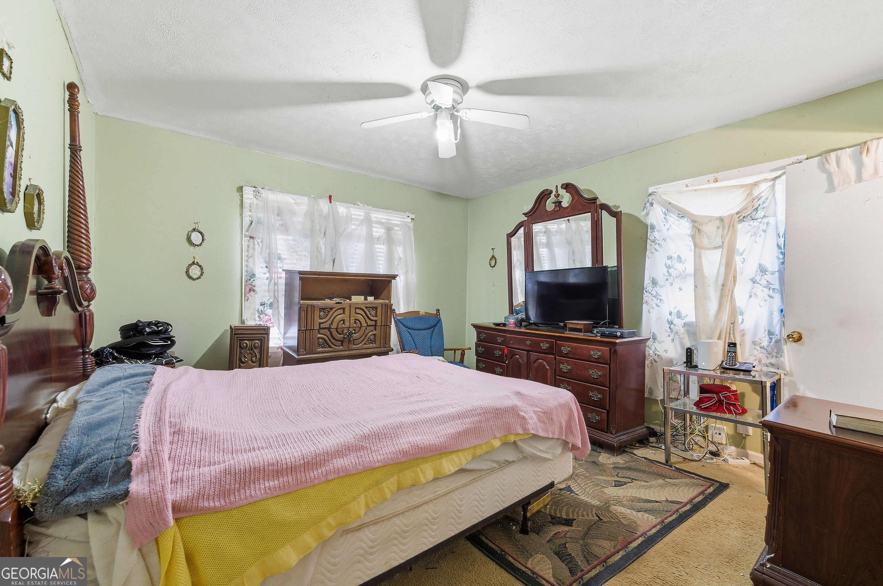 2848 Gresham Rd S East Atlanta, GA 30316 - Photo 8 of 20 a bedroom with a bed a flat screen tv and a chandelier