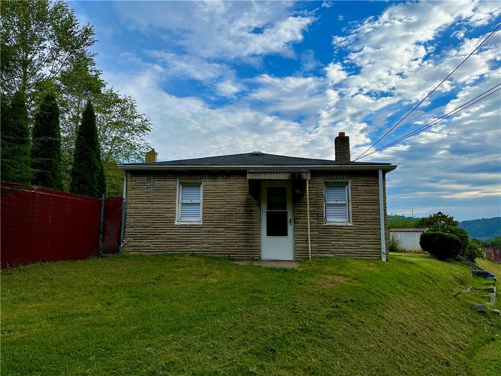 1814 Ridge Avenue Coraopolis, PA 15108 - Photo 2 of 16 Gallery Image 2