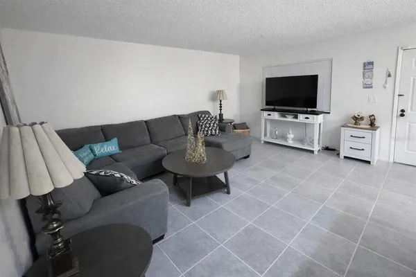 $189,000 | 3300 Fox Chase Circle, Unit 229, Palm Harbor, FL 34683