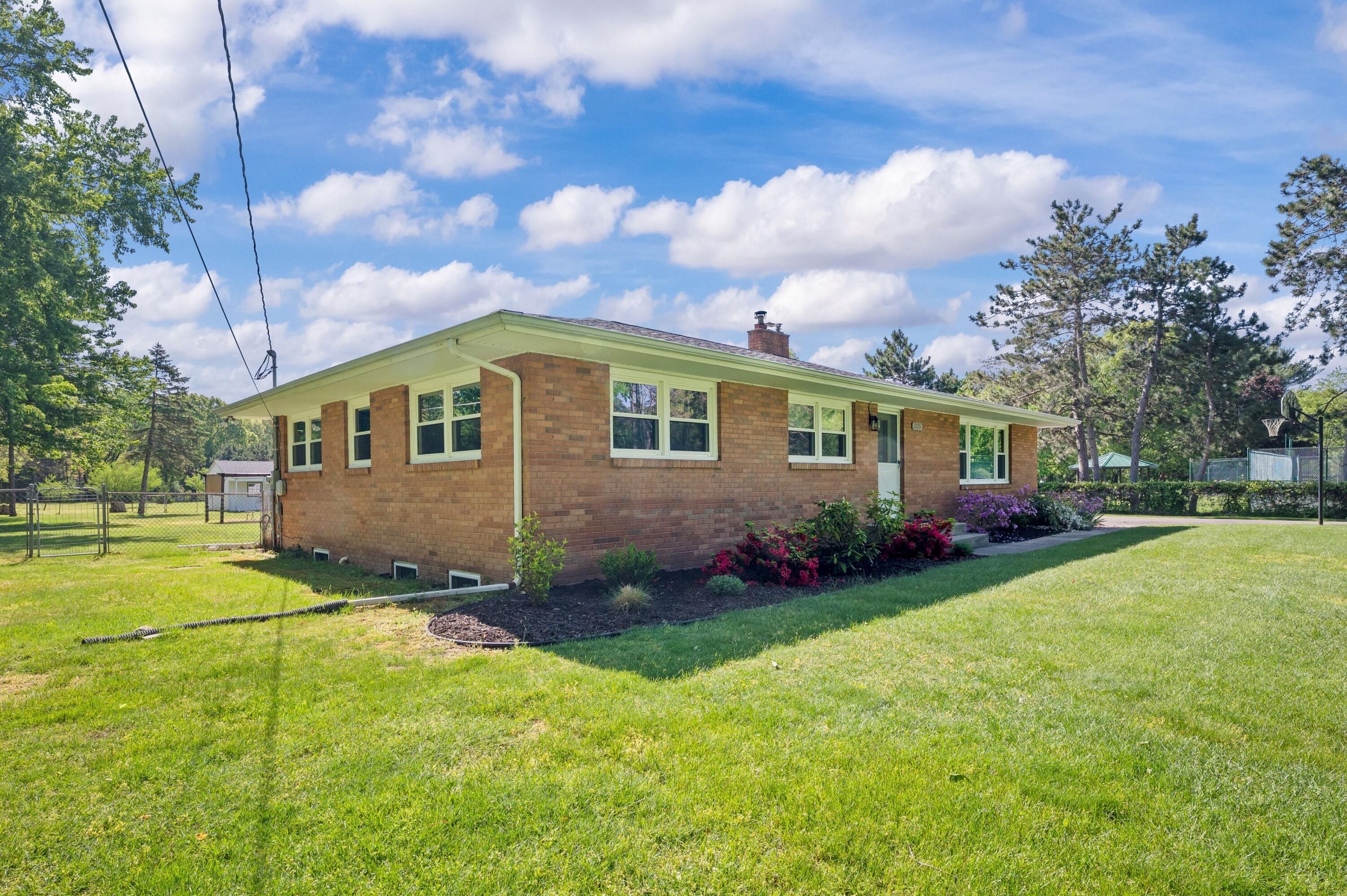 2225 Maple Path St. Joseph, MI 49085 - Photo 1 of 57 02DSC_5302