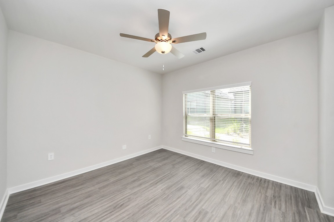 7711 Longmire Road, Unit 158 Conroe, TX 77304 - Photo 12 of 48 Primary Suite offers walk-closet,bath w/dual vanities&lux tub/shower.