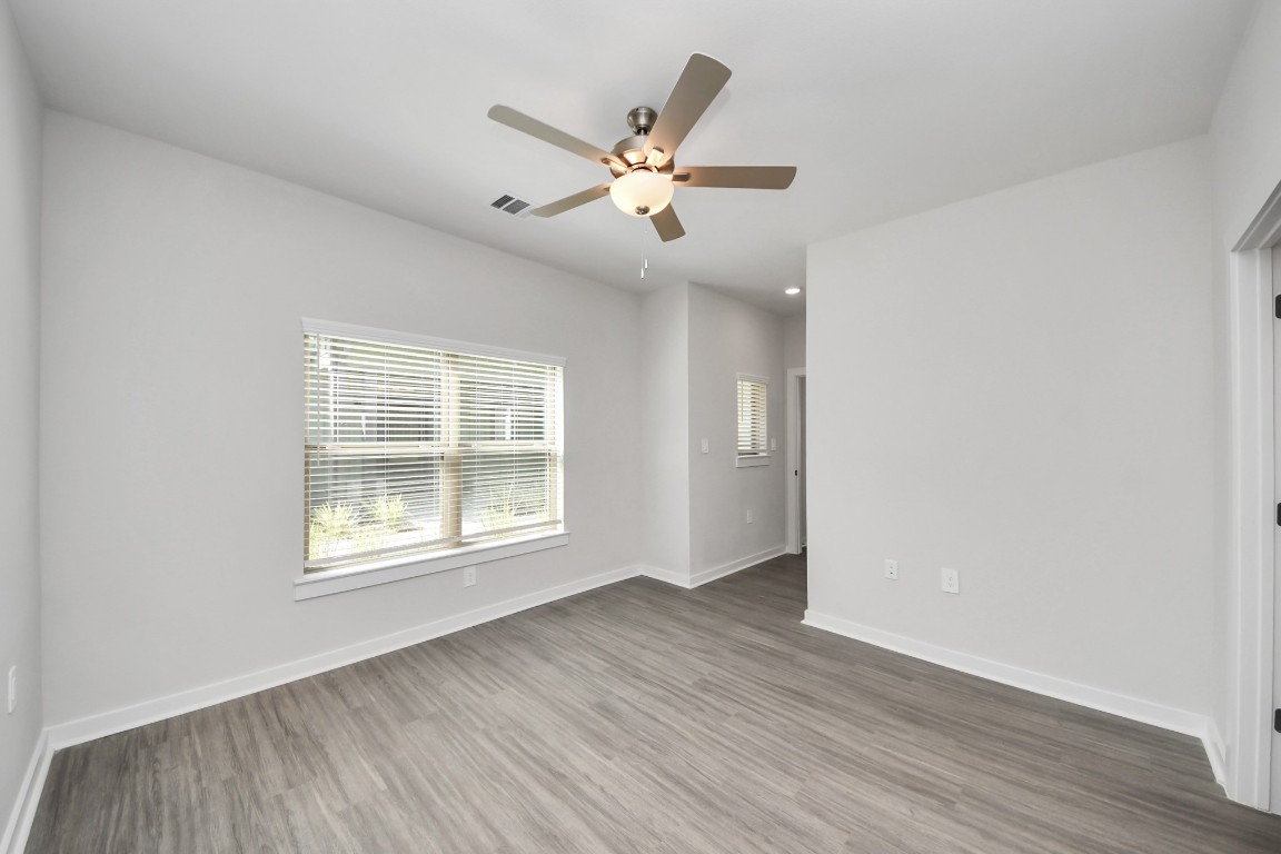 7711 Longmire Road, Unit 158 Conroe, TX 77304 - Photo 13 of 48 Primary Suite offers walk-closet,bath w/dual vanities&lux tub/shower.