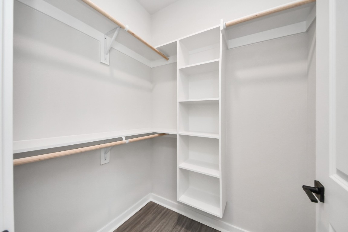 7711 Longmire Road, Unit 158 Conroe, TX 77304 - Photo 17 of 48 Primary Suite offers walk-closet,bath w/dual vanities&lux tub/shower.