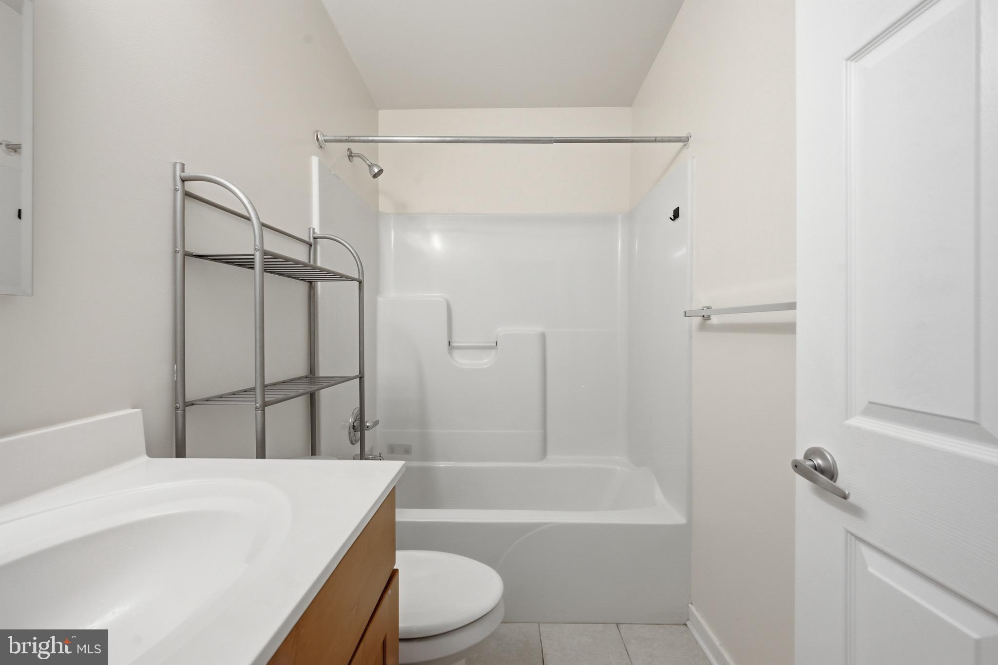 910 South Charles Street, Unit B Baltimore, MD 21230 - Photo 24 of 45 Full Bathroom