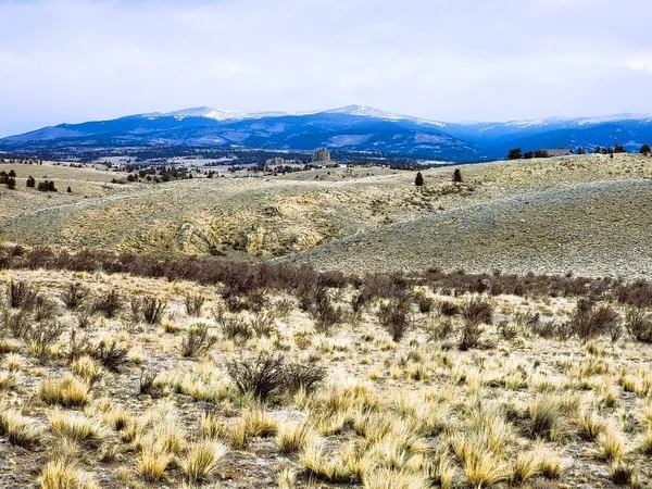a view of a dry field