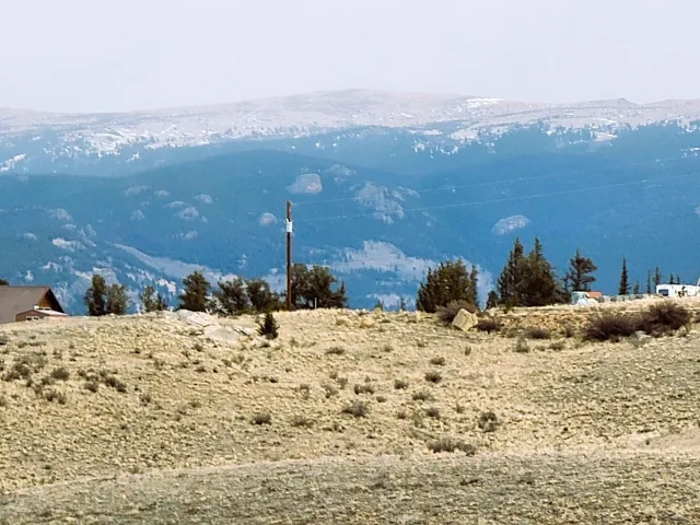 a view of entryway with a wall