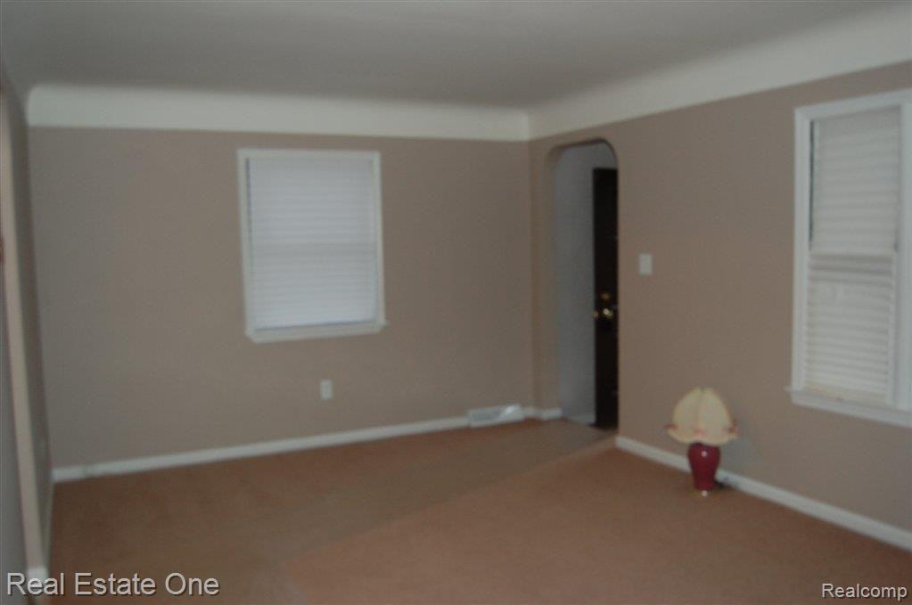 21055 Inkster Road Farmington, MI 48336 - Photo 5 of 14 DSC_0121.JPG