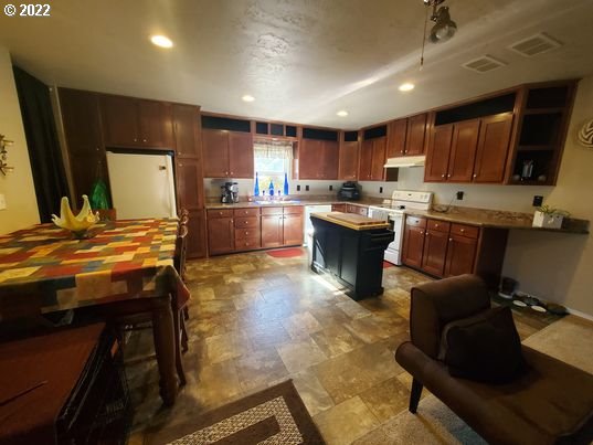 2315 Fisher Road Northeast Salem, OR 97305 - Photo 7 of 28 Gallery Image 7