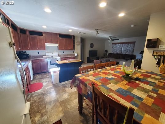 2315 Fisher Road Northeast Salem, OR 97305 - Photo 8 of 28 Gallery Image 8