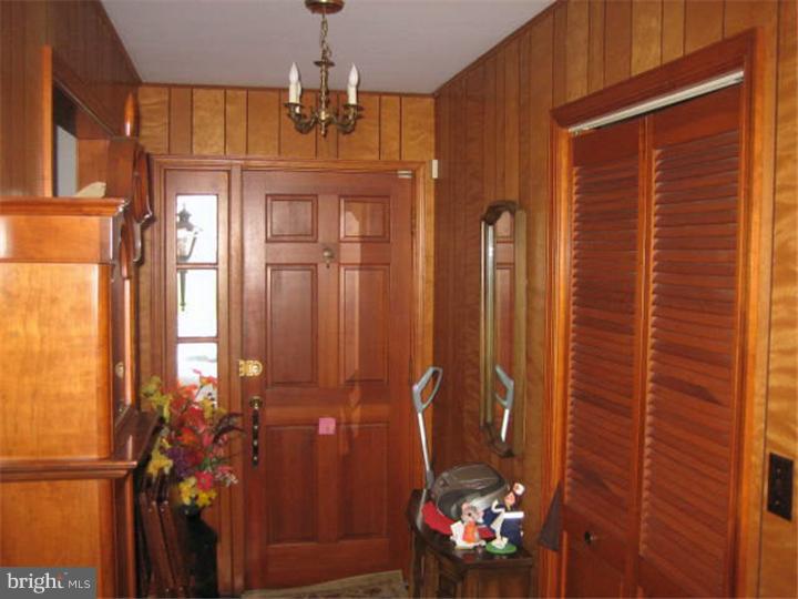 242 Trench Road Bridgeton, NJ 08302 - Photo 2 of 13 Foyer
