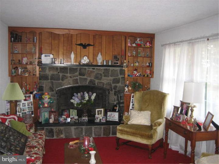 242 Trench Road Bridgeton, NJ 08302 - Photo 3 of 13 Living Room