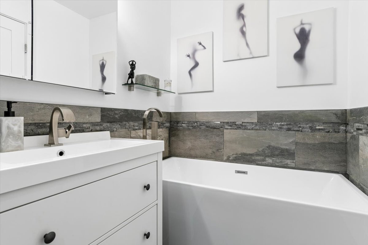 1109 Edson Avenue Lombard, IL 60148 - Photo 12 of 20 a bathroom with a bathtub and sink