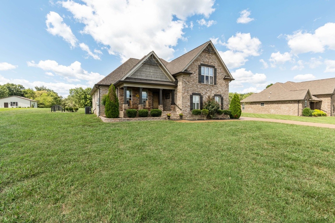 810 Burford Road Lebanon, TN 37087 - Photo 3 of 32 a front view of a house with a yard