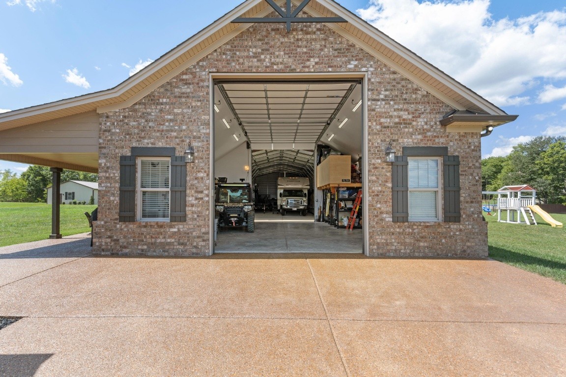 810 Burford Road Lebanon, TN 37087 - Photo 30 of 32 a view of building with door