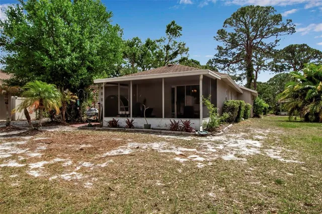 a view of a house with yard and tree s