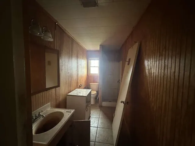 a bathroom with a toilet