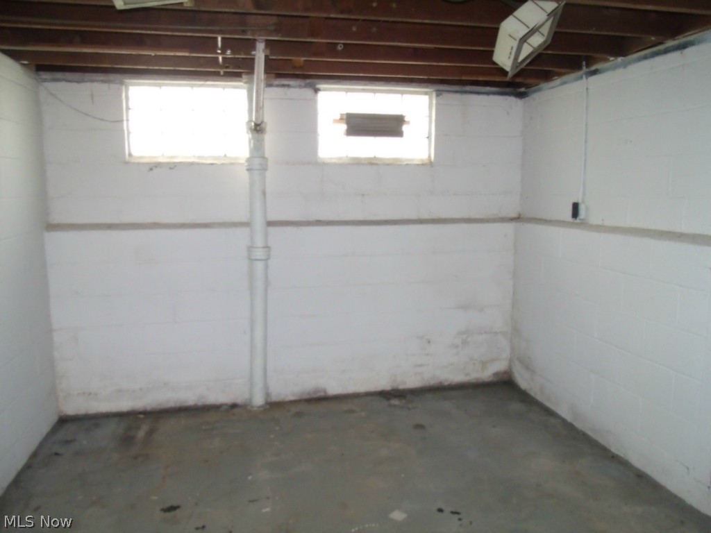 7106 Snow Road Parma, OH 44129 - Photo 8 of 25