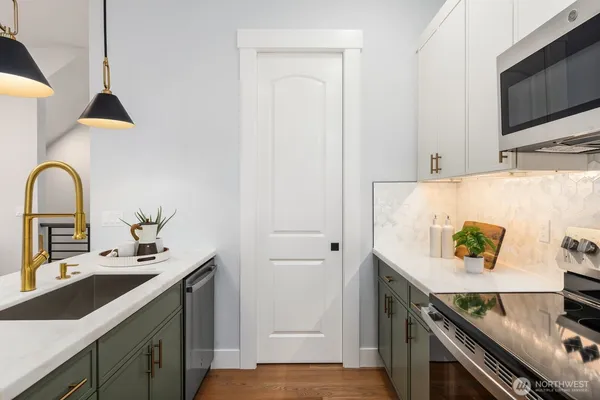 $1,050,000 | 4559 34th Avenue South, Seattle, WA 98118
