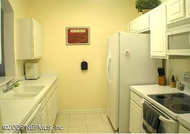 10550 Baymeadows Road, Unit 308 Jacksonville, FL 32256 - Photo 3 of 6 Kitchen