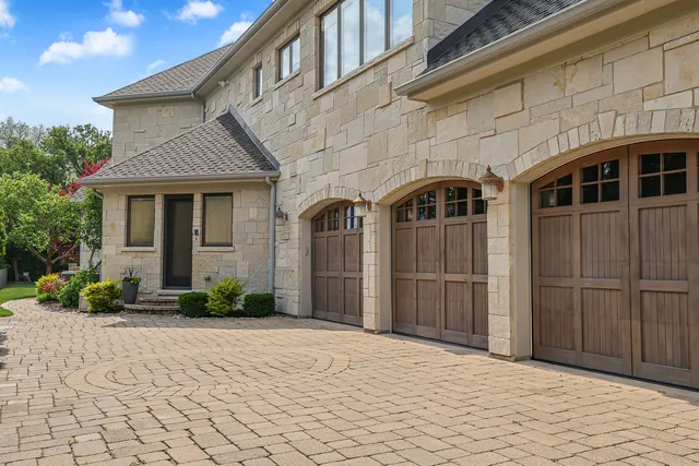 $1,775,000 | 904 South Edgewood Lane, Mount Prospect, IL 60056