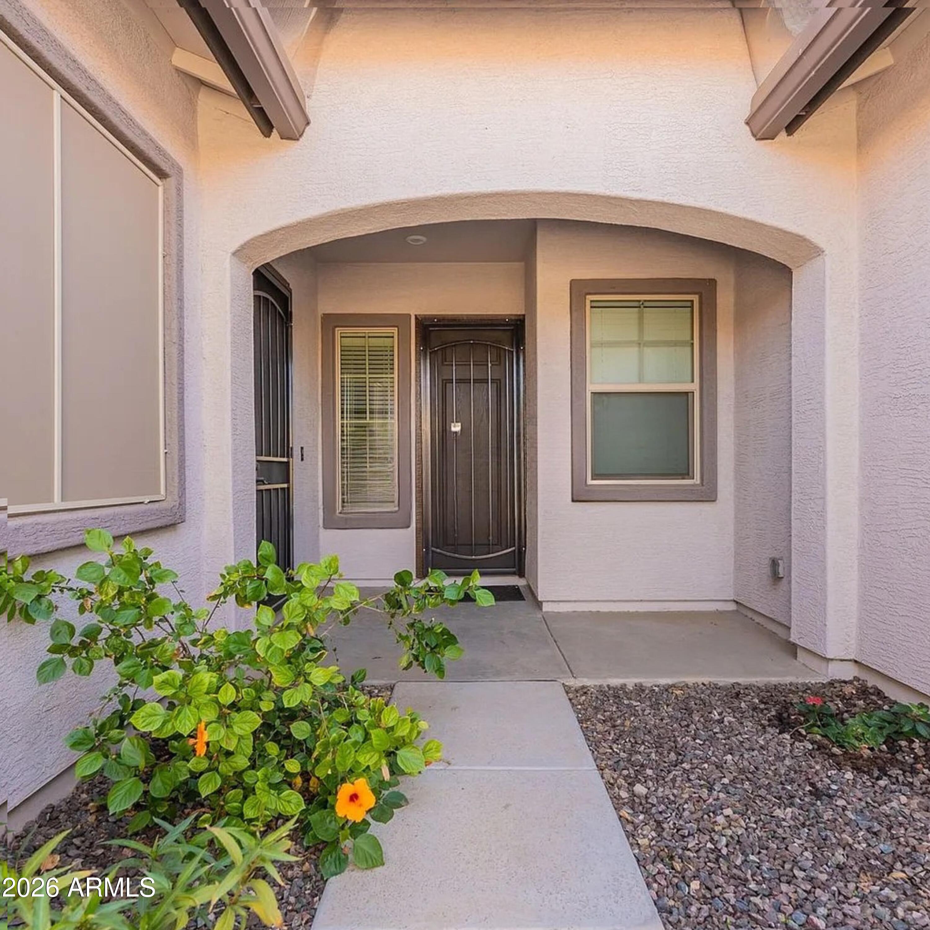2811 West Pollack Street Phoenix, AZ 85041 - Photo 3 of 27 4