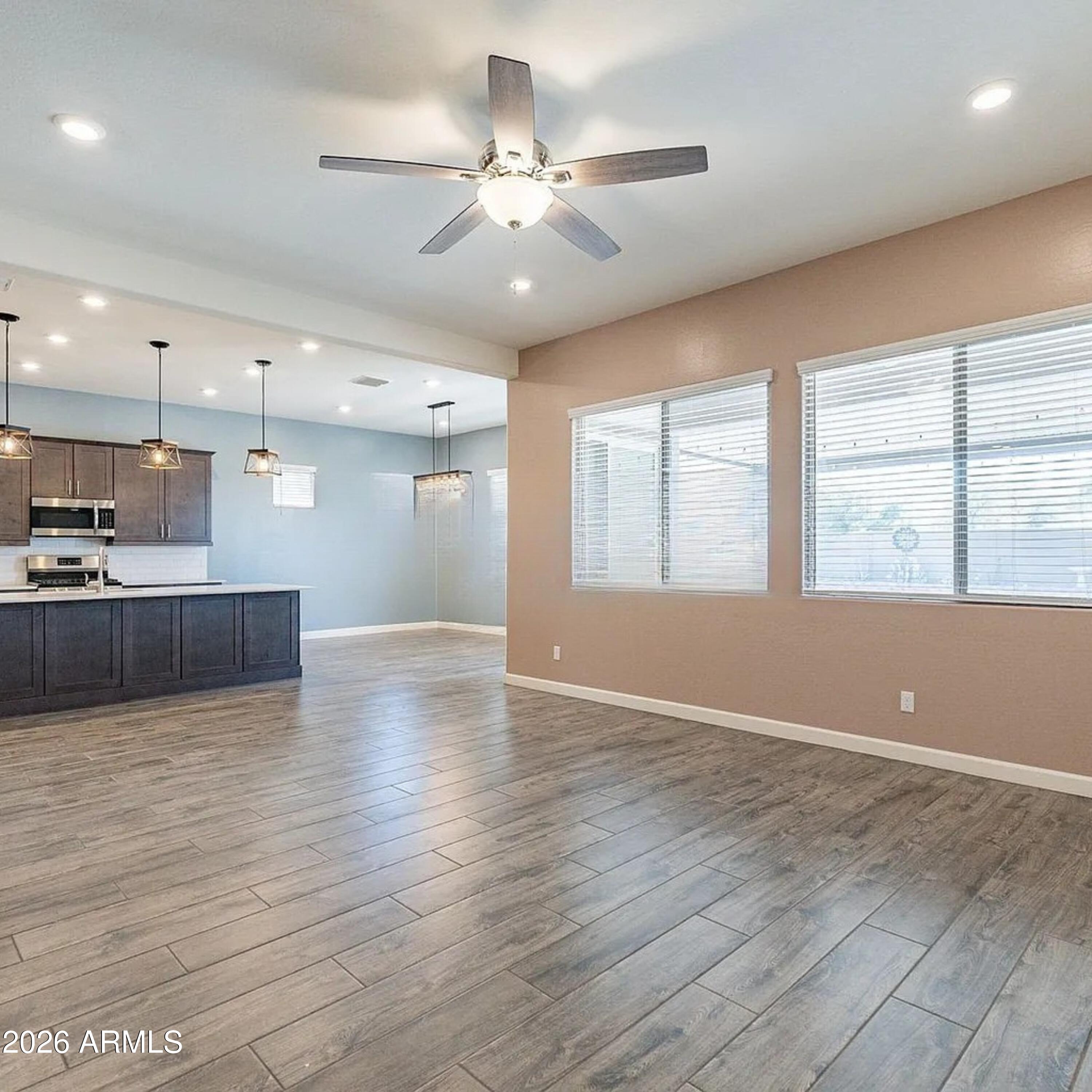 2811 West Pollack Street Phoenix, AZ 85041 - Photo 7 of 27 8
