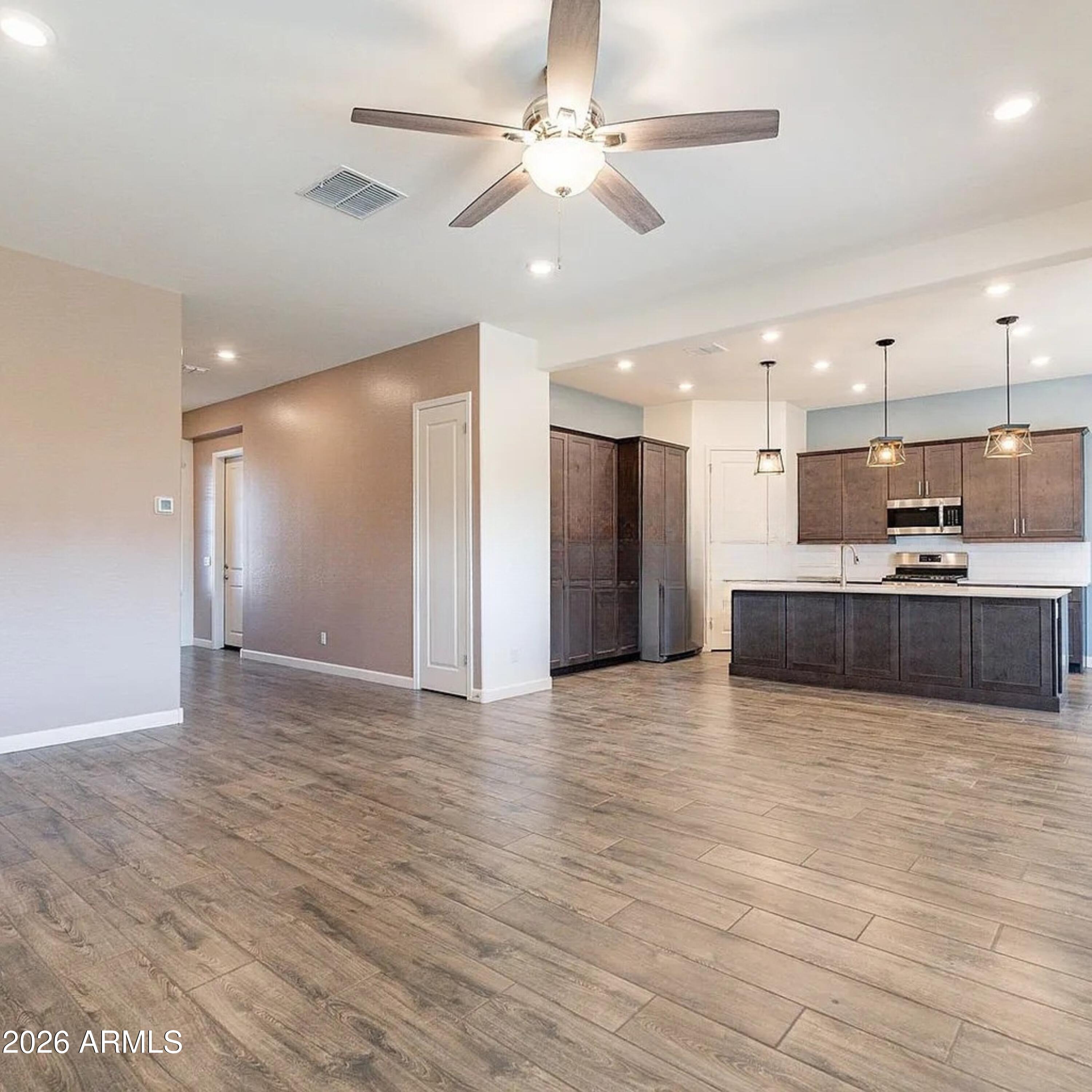 2811 West Pollack Street Phoenix, AZ 85041 - Photo 8 of 27 9
