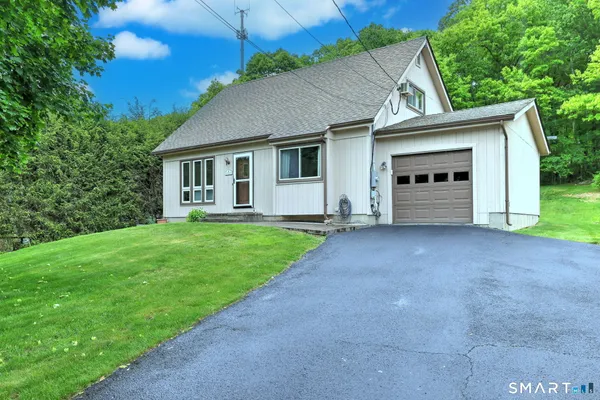 $364,500 | 4 Windsor Place, Naugatuck, CT 06770