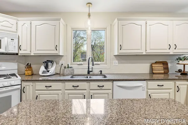 $729,900 | 2848 Belleglade Court Southeast, Grand Rapids, MI 49546