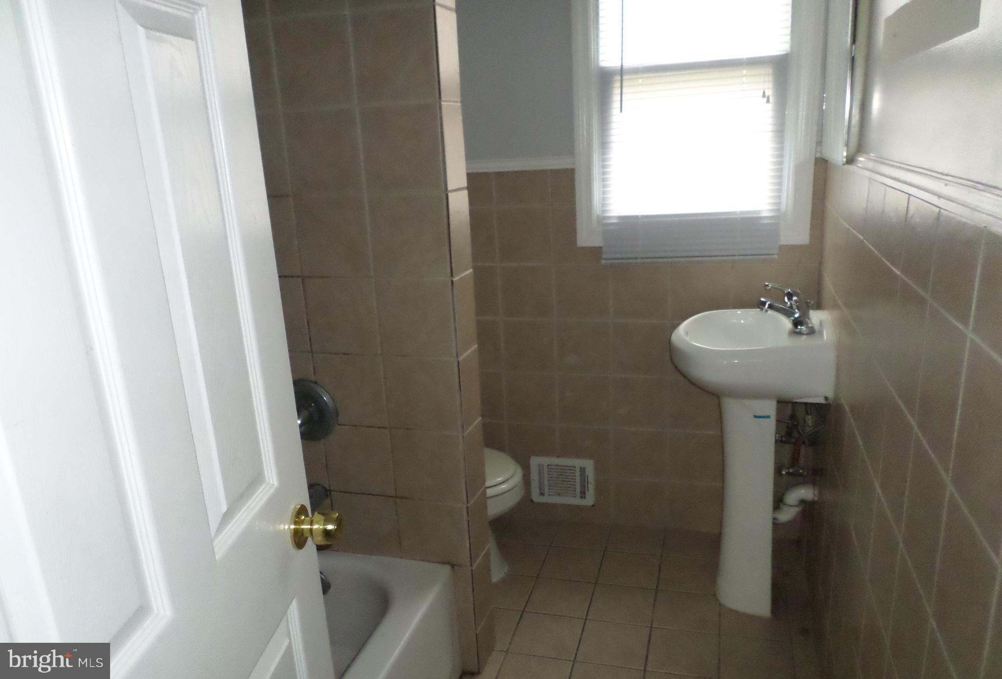 4833 St Barnabas Road Temple Hills, MD 20748 - Photo 9 of 12 Bath