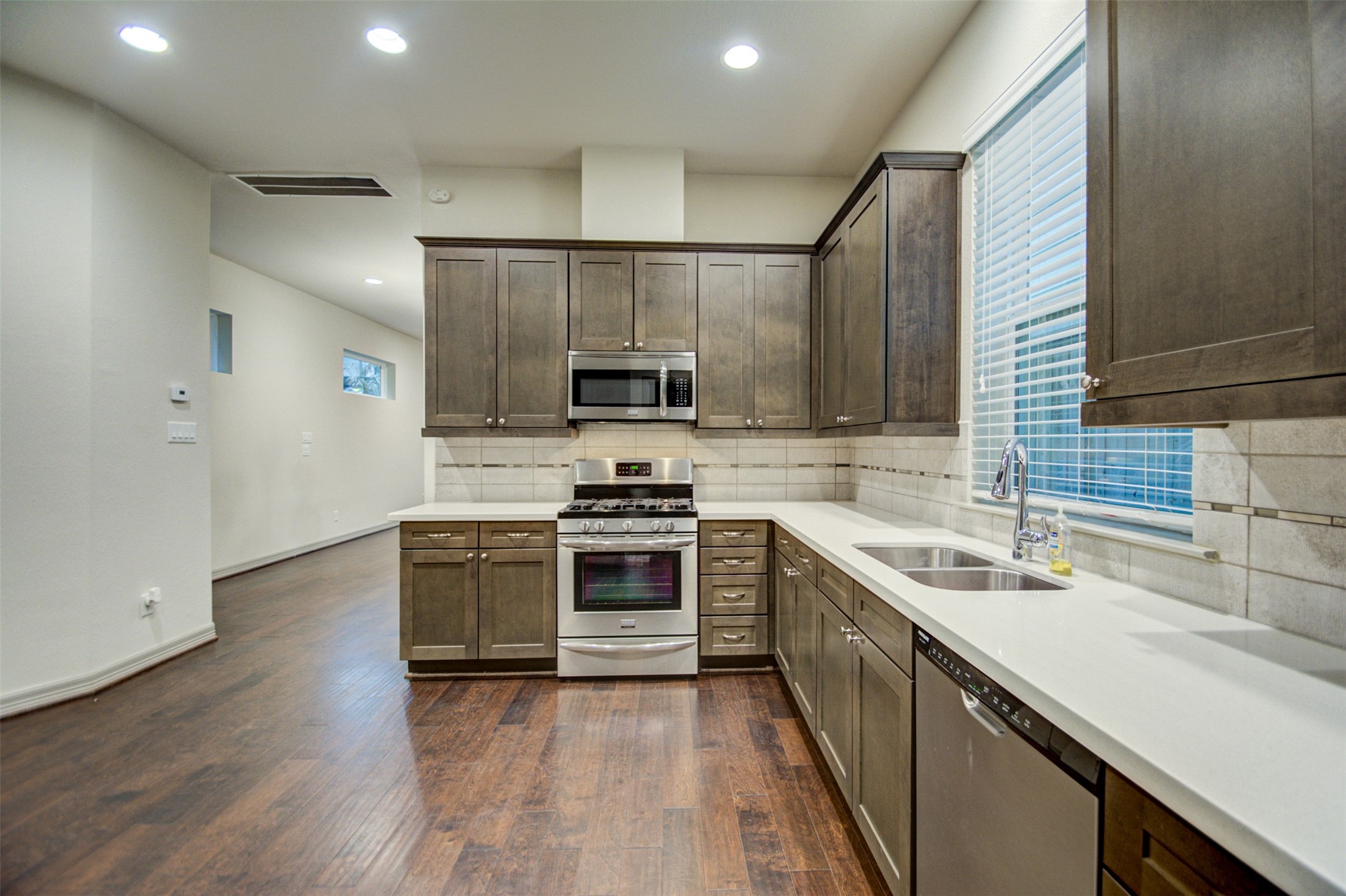 5941 Kansas Street Houston, TX 77007 - Photo 8 of 21
