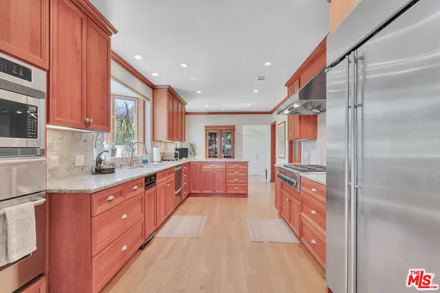 $7,895 | 5501 Cantaloupe Avenue, Sherman Oaks, CA 91401
