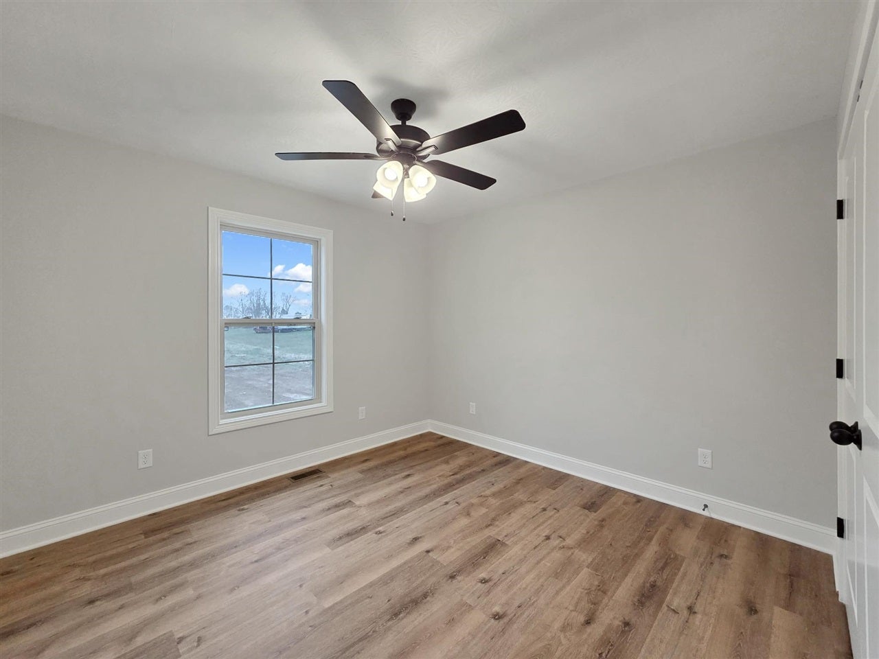 11869 Franklin Road Franklin, KY 42134 - Photo 11 of 16 Gallery Image 11