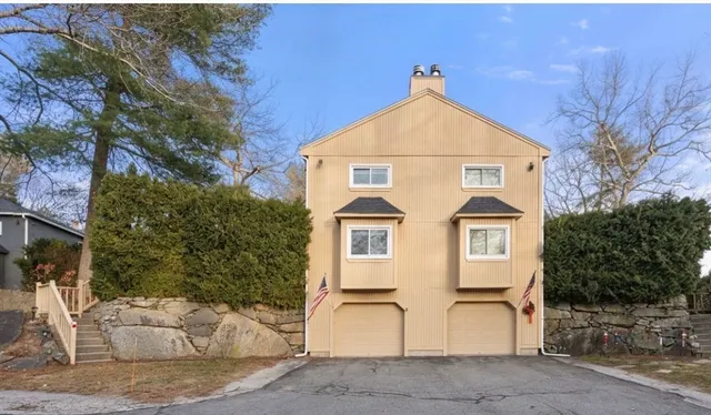 $390,000 | 7 Gentry Lane, Unit 7, Uxbridge, MA 01569