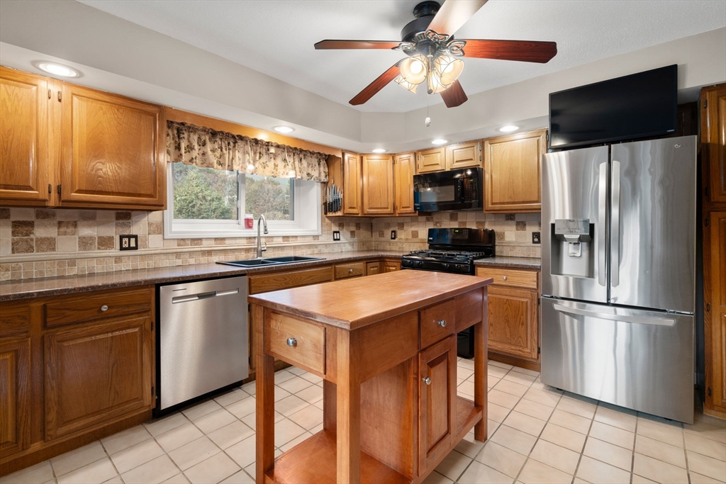 7 Gentry Lane, Unit 7 Uxbridge, MA 01569 - Photo 2 of 22