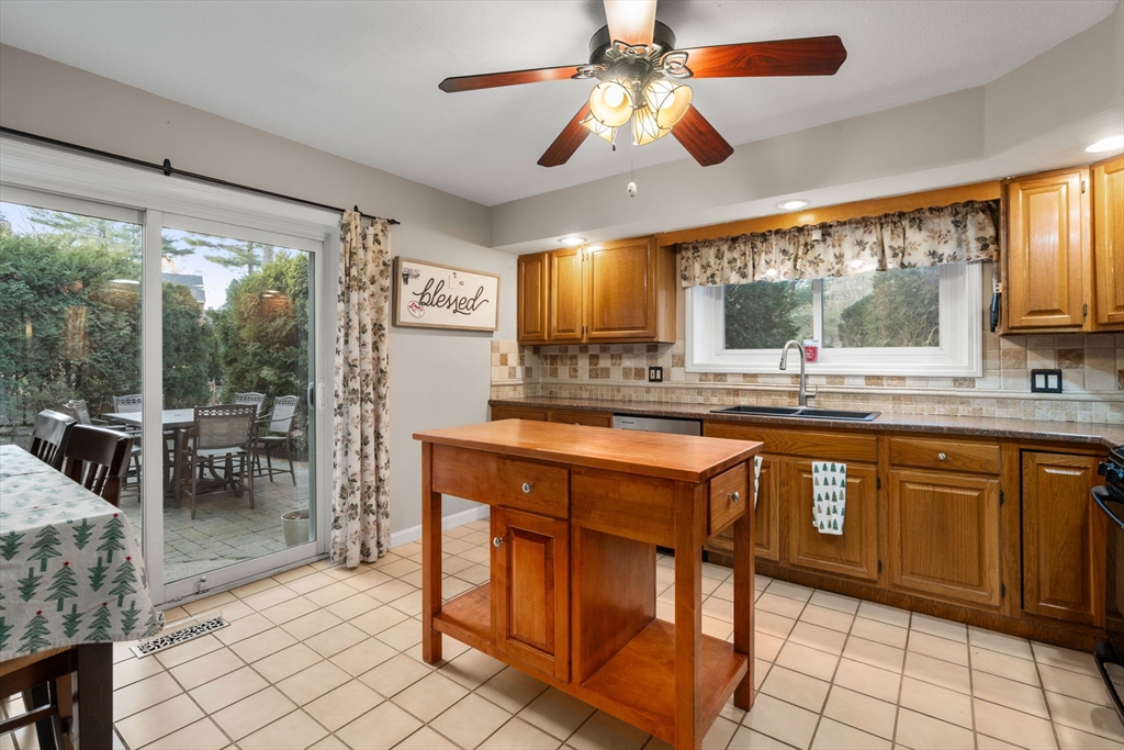 7 Gentry Lane, Unit 7 Uxbridge, MA 01569 - Photo 3 of 22