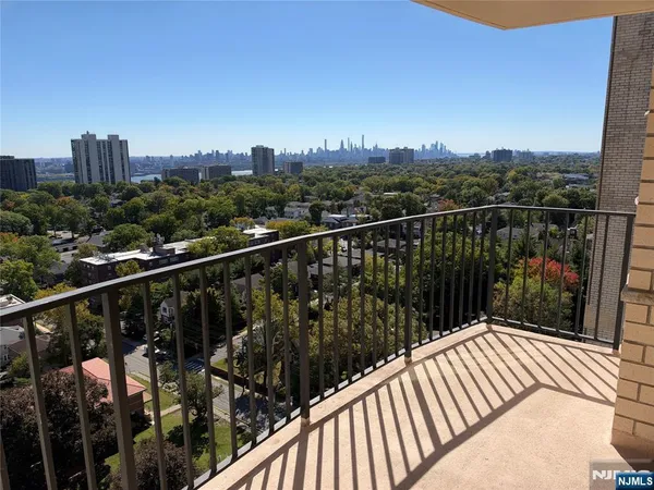$2,995 | 1590 Anderson Avenue, Unit 19G, Fort Lee, NJ 07024