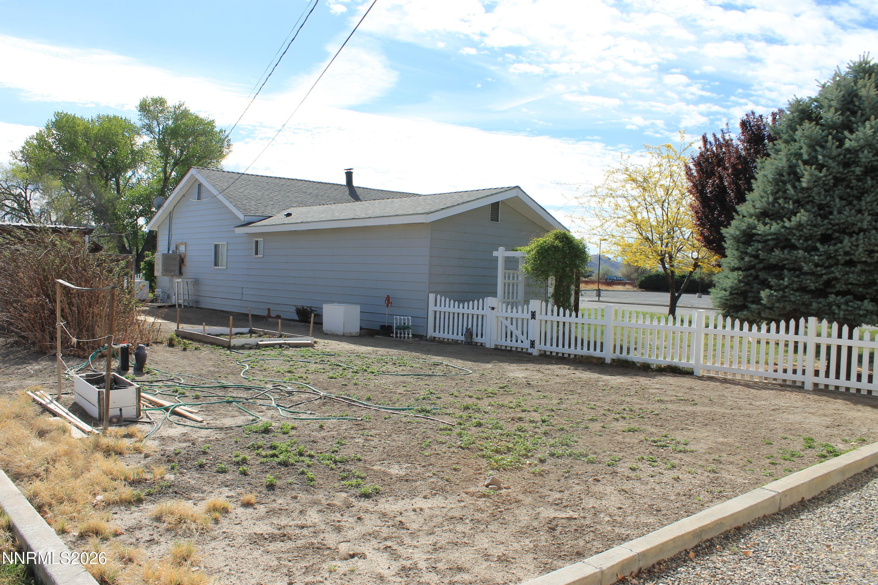 320 Reyes Way Yerington, NV 89447 - Photo 7 of 23 IMG_2994