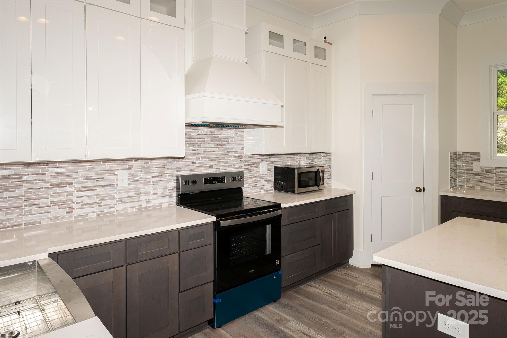 9818 Hood Road Charlotte, NC 28215 - Photo 10 of 35 Gallery Image 10