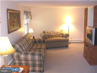 424 Alliston Road Springfield, PA 19064 - Photo 4 of 12 Family Room