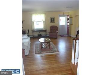 424 Alliston Road Springfield, PA 19064 - Photo 10 of 12 Living Room