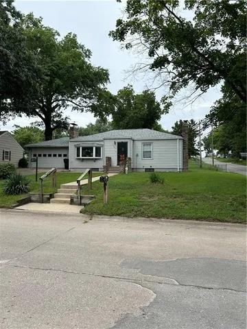 $199,500 | 1300 Cherokee Street, Leavenworth, KS 66048