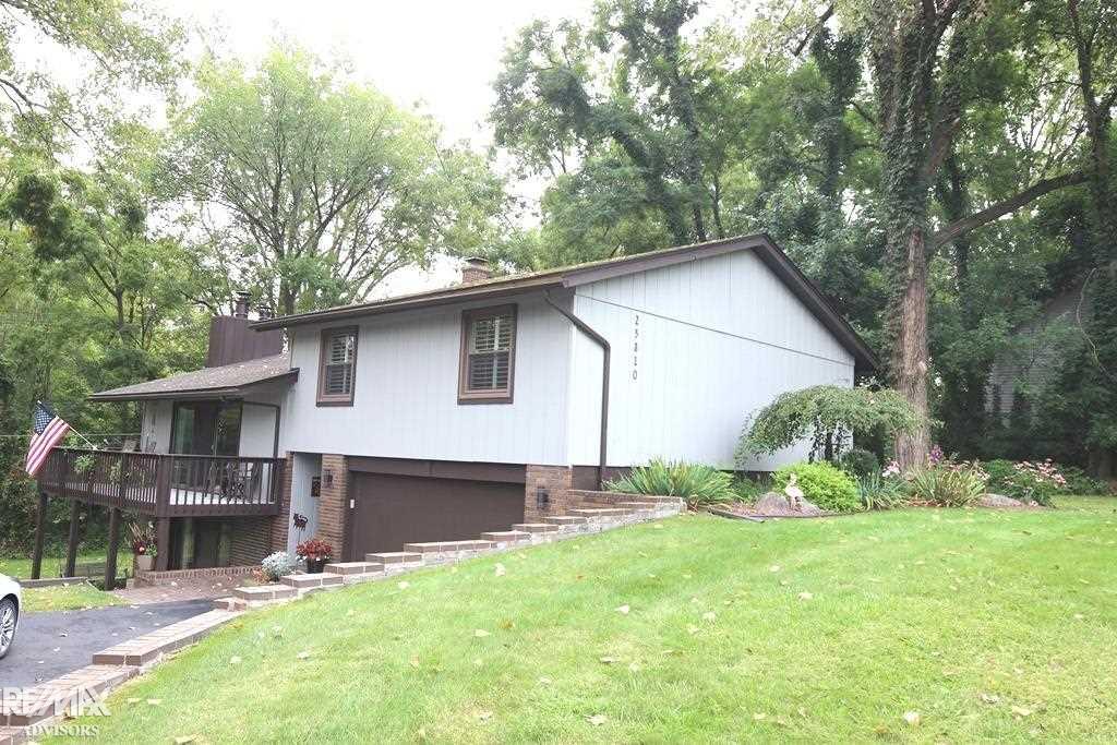 25810 Power Road Farmington Hills, MI 48336 - Photo 3 of 23