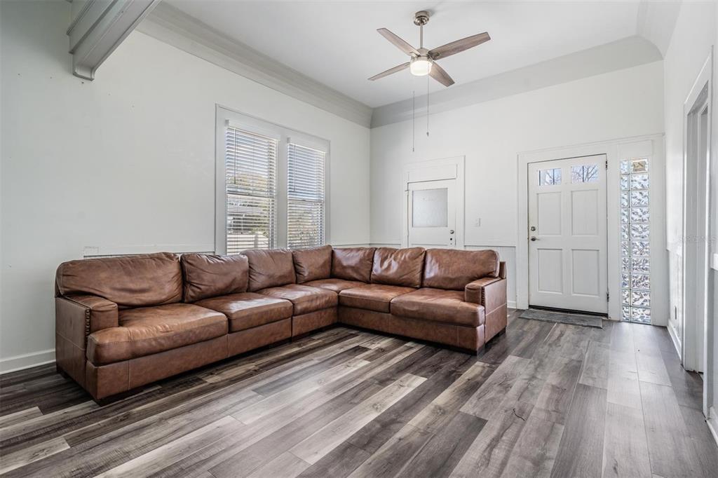 2319 West Aileen Street Tampa, FL 33607 - Photo 11 of 26 a living room with furniture and a window