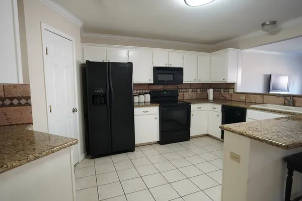 $2,250 | 3002 Carmel Street, Houston, TX 77091