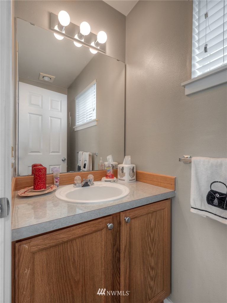 1405 Rooklidge Street DuPont, WA 98327 - Photo 10 of 25 Gallery Image 10