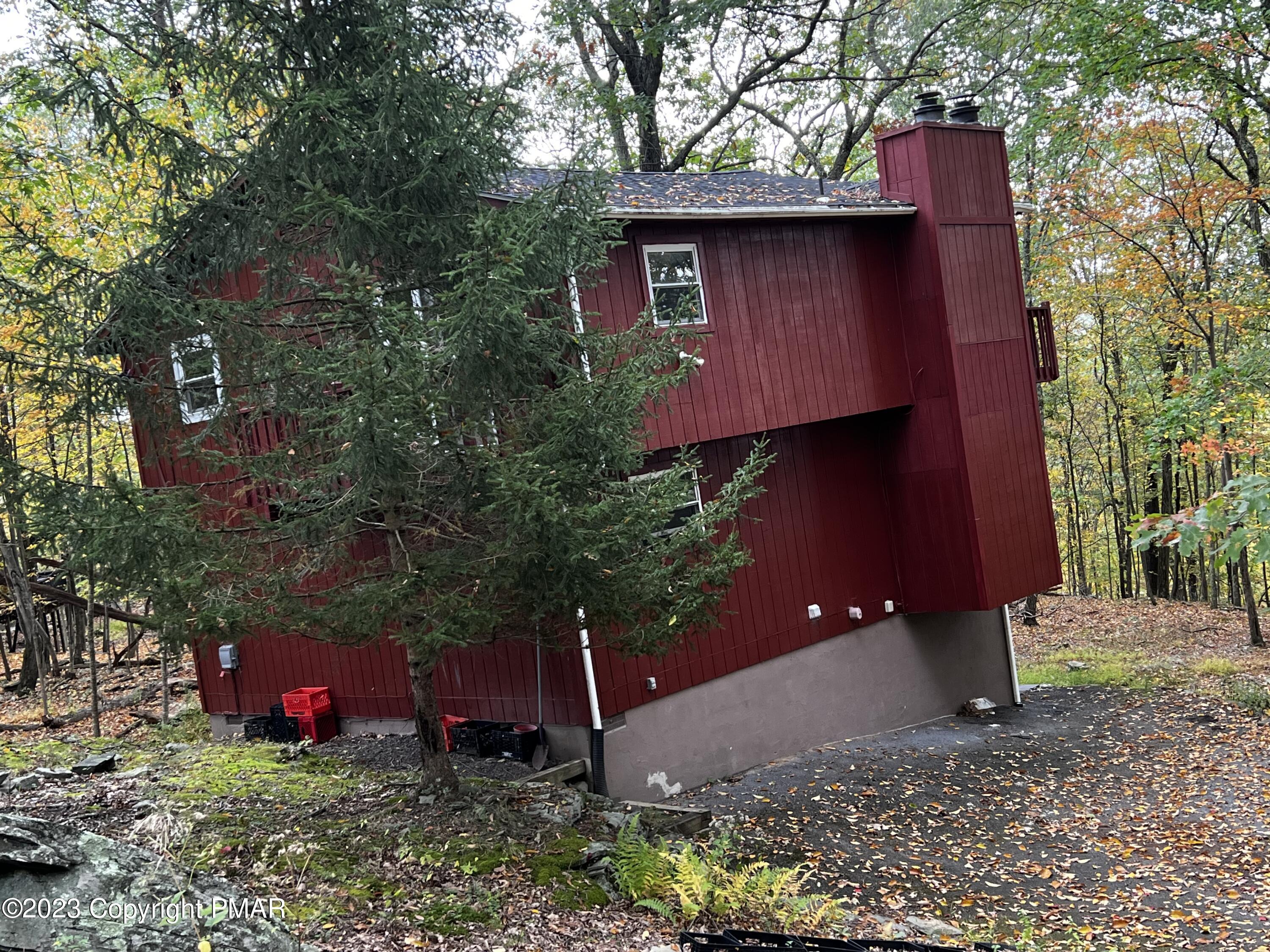 124 Saunders Drive Bushkill, PA 18324 - Photo 15 of 43 a view of a backyard