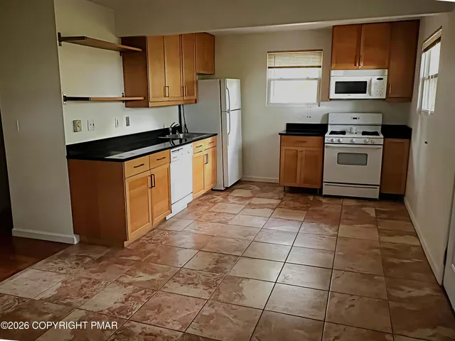 $1,700 | 124 Saunders Drive, Bushkill, PA 18324